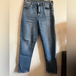American Eagle Mom Jeans, Size 6